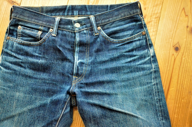 ズボンのウエストを縮めるグッズは100均に売ってる？